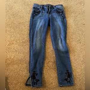 Lucky Brand embroidered Lolita skinny jeans. Size 6